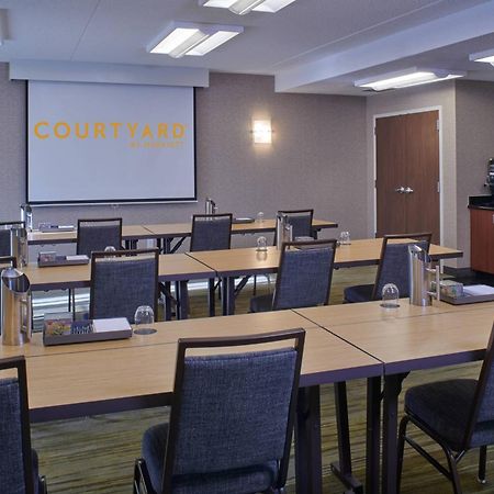 Готель Courtyard By Marriott Indianapolis Castleton Екстер'єр фото