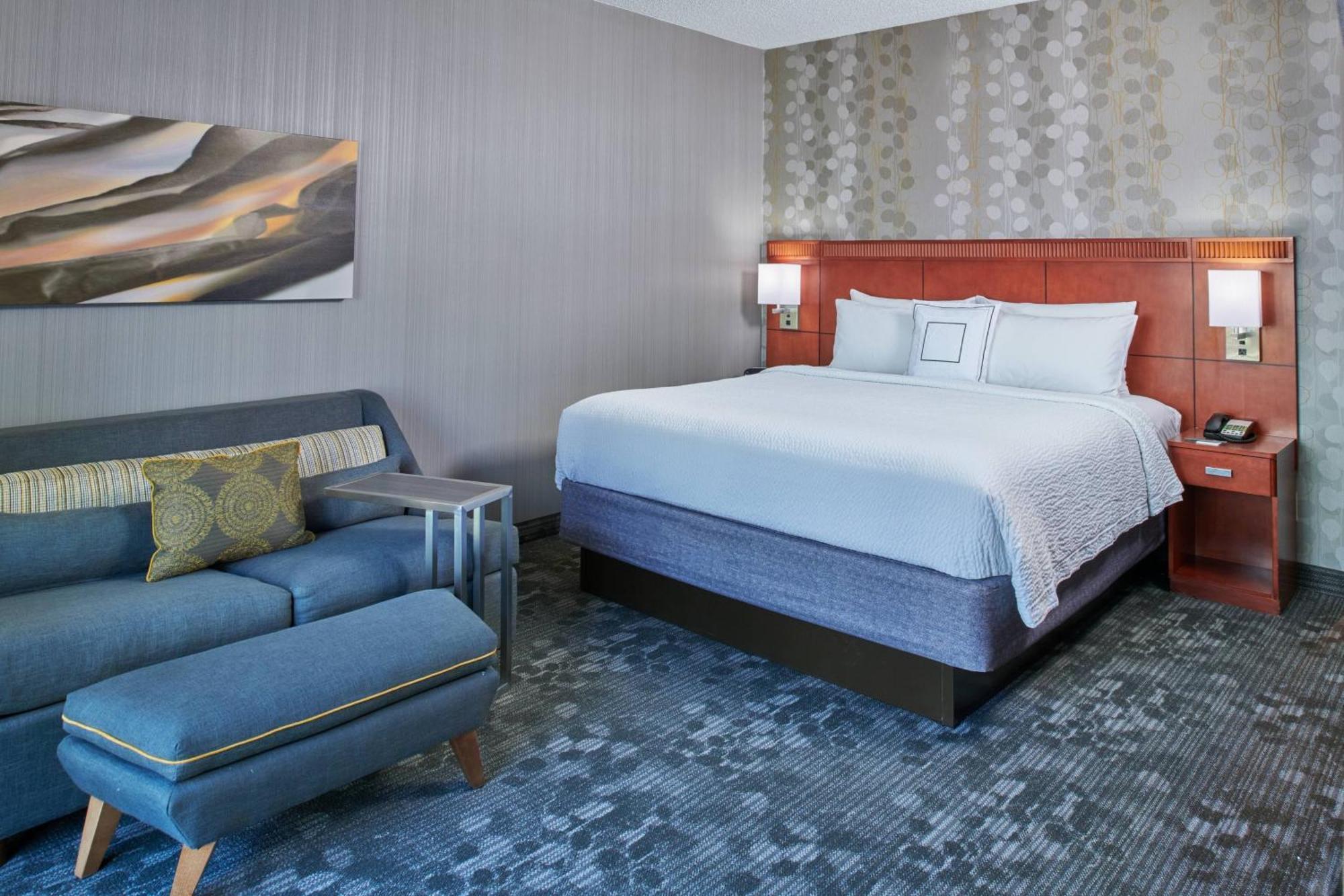 Готель Courtyard By Marriott Indianapolis Castleton Екстер'єр фото